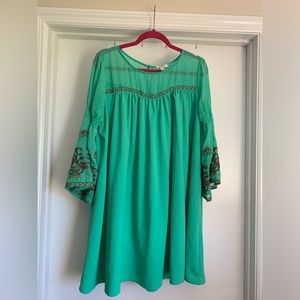 Umgee - flowy boho dress - green with embroidery - size L